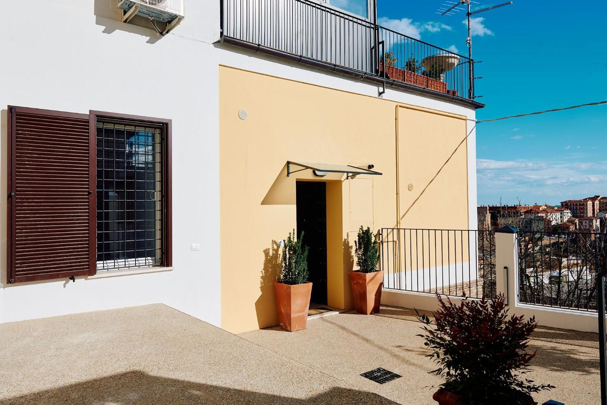 Bed and Breakfast Relais Al Teatro Chieti Esterno foto